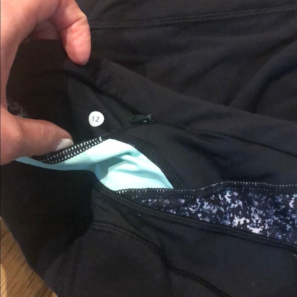 Black Lululemon ankle spandex pants with pockets - Picture 3 of 4